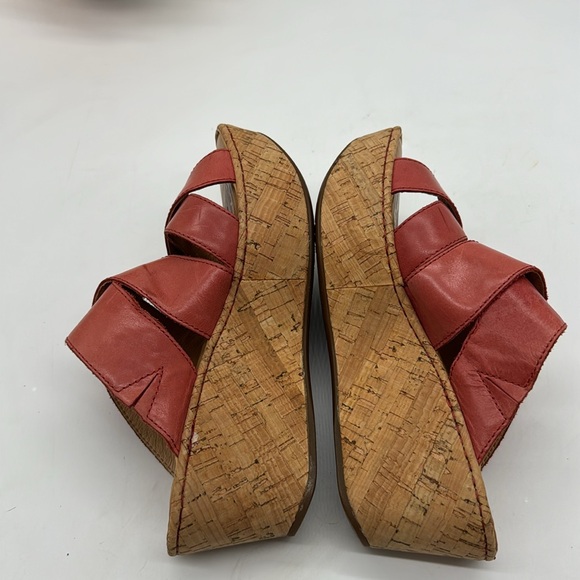 Born Red Leather Strappy Sandal With Cork Wedge Size 7 MCS6374E - Picture 5 of 11